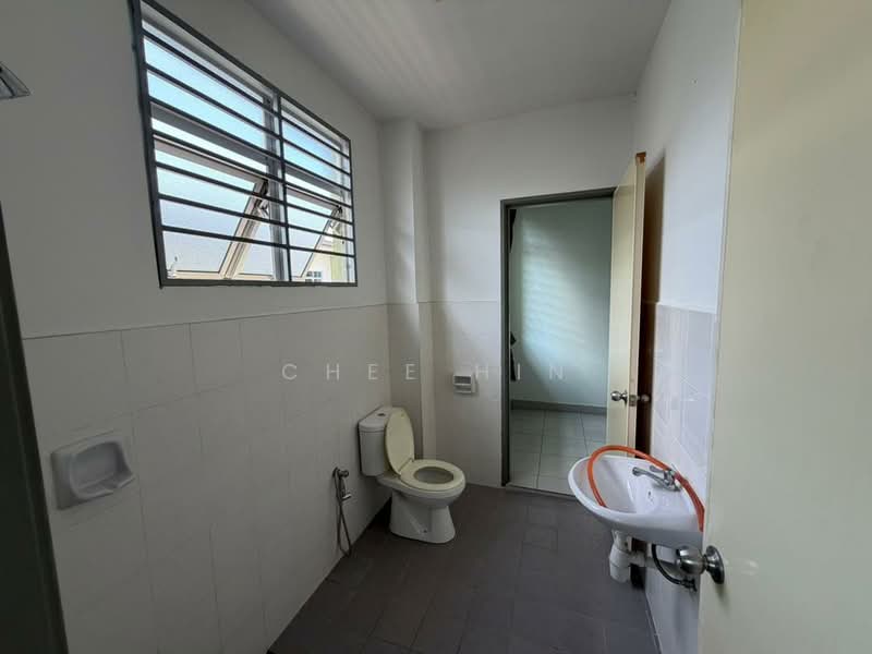 2-storey Terraced House for Rent in Bandar Puncak Alam (Puncak Alam) - Chee Hin - Bathroom - PropertyGuru.com.my