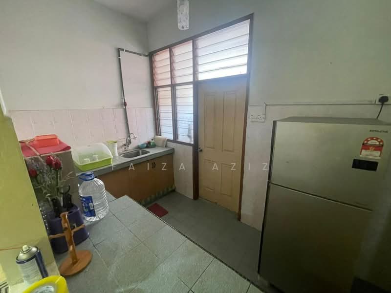 2.5-storey Terraced House for Sale in Taman Bukit Kelisa (Seremban) - Faiza Aziz - Kitchen - PropertyGuru.com.my