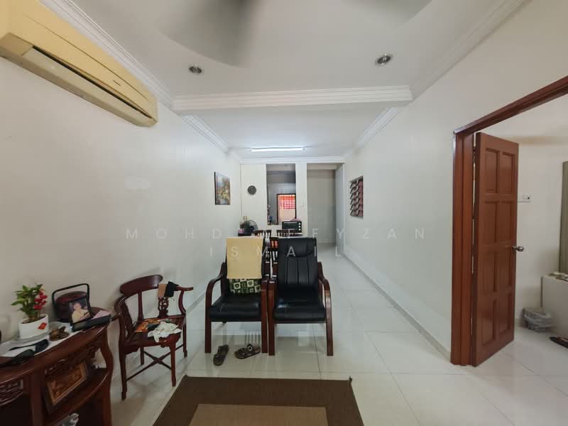 Jalan Makyong Bandar Bukit Raja untuk Untuk Dijual - RM 490,000, Apr 2026 - Living Room - PropertyGuru.com.my
