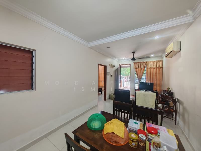 Jalan Makyong Bandar Bukit Raja untuk Untuk Dijual - RM 490,000, Apr 2026 - Living Room - PropertyGuru.com.my