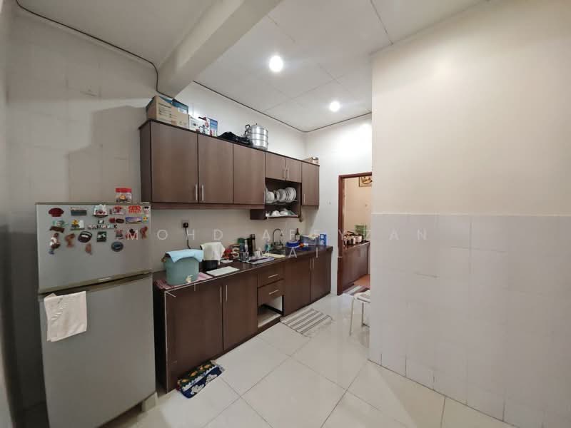 Jalan Makyong Bandar Bukit Raja untuk Untuk Dijual - RM 490,000, Apr 2026 - Kitchen - PropertyGuru.com.my