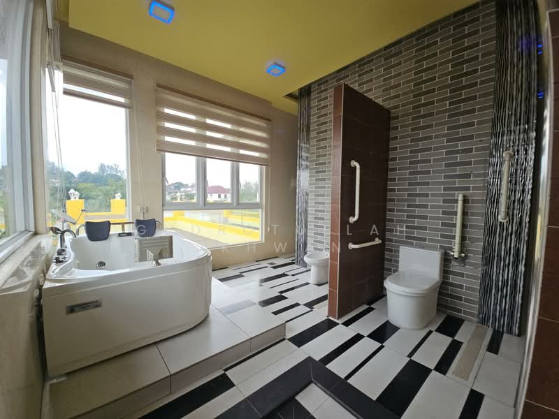Bungalow for Sale in Country Heights (Kajang) - Gudrotullah Ikhwan - Bathroom - PropertyGuru.com.my