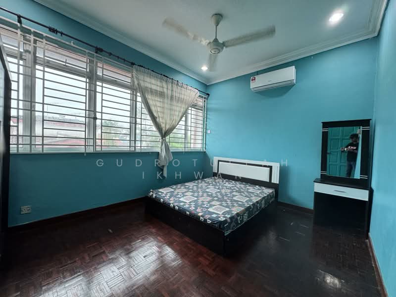 Semi-Detached House for Sale in Seksyen 3 (Bangi) - Gudrotullah Ikhwan - Bedroom - PropertyGuru.com.my