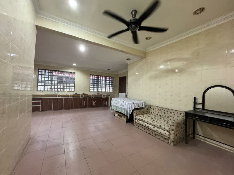 Semi-Detached House for Sale in Seksyen 3 (Bangi) - Gudrotullah Ikhwan - Kitchen - PropertyGuru.com.my
