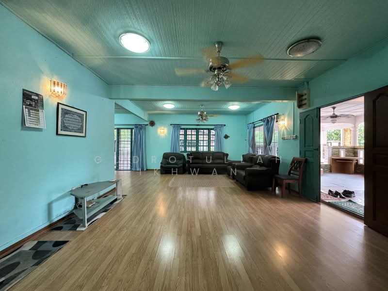 Semi-Detached House for Sale in Seksyen 3 (Bangi) - Gudrotullah Ikhwan - Living Room - PropertyGuru.com.my