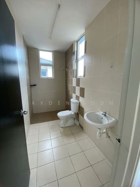 Semi-Detached House for Rent in Hijauan Hills (Simpang Ampat) - Jayden Soon - Bathroom - PropertyGuru.com.my