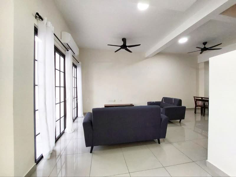 Monet Springtime @ Monet Residences Sunsuria City untuk Untuk Dijual - RM 660,000, Mac 2026 - Living Room - PropertyGuru.com.my