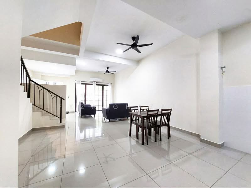 Monet Springtime @ Monet Residences Sunsuria City untuk Untuk Dijual - RM 660,000, Mac 2026 - Living Room - PropertyGuru.com.my