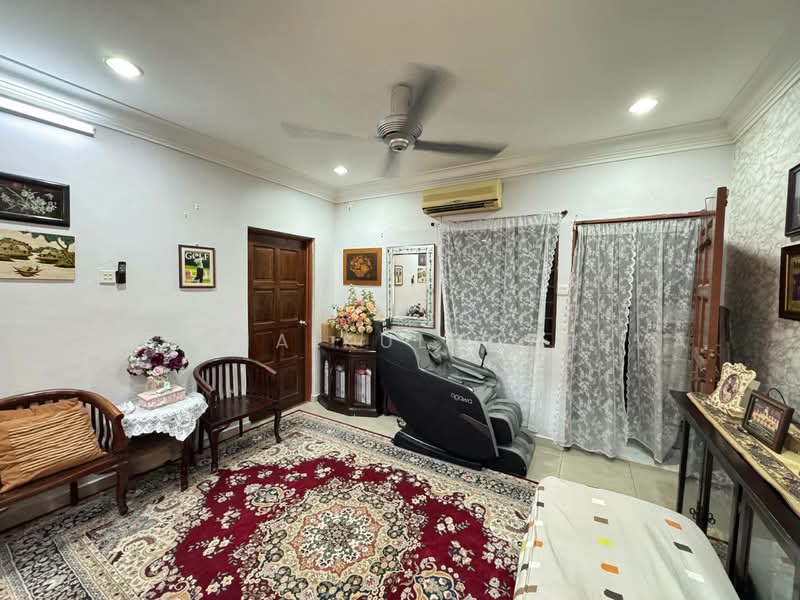 Bungalow for Sale in Seksyen 2 (Shah Alam) - Zarema Kulbuzheva - Living Room - PropertyGuru.com.my