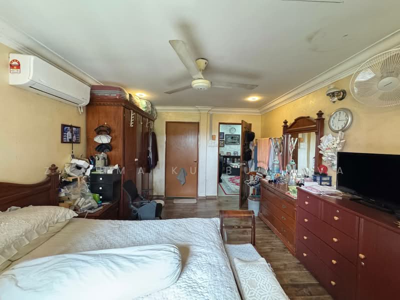 Bungalow for Sale in Seksyen 2 (Shah Alam) - Zarema Kulbuzheva - Bedroom - PropertyGuru.com.my