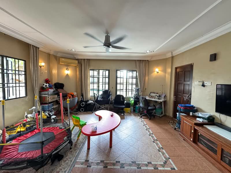 Bungalow for Sale in Seksyen 2 (Shah Alam) - Zarema Kulbuzheva - Living Room - PropertyGuru.com.my