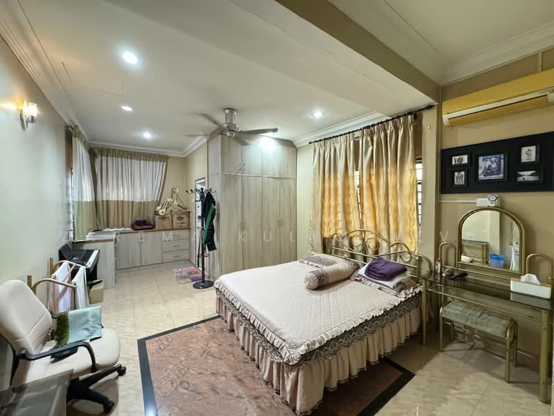 Bungalow for Sale in Seksyen 2 (Shah Alam) - Zarema Kulbuzheva - Bedroom - PropertyGuru.com.my