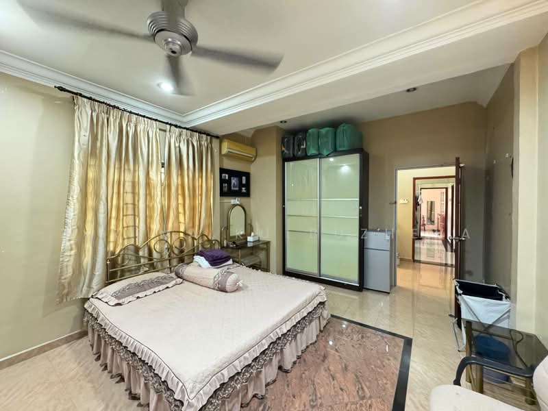 Bungalow for Sale in Seksyen 2 (Shah Alam) - Zarema Kulbuzheva - Bedroom - PropertyGuru.com.my