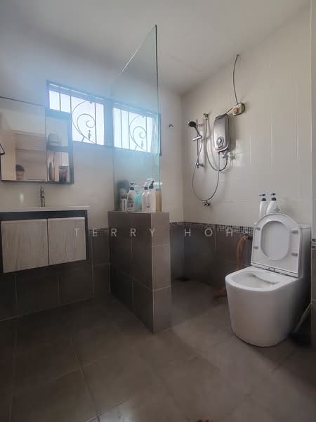 2.5-storey Terraced House for Sale in Taman Bukit Serdang (Seri Kembangan) - Terry Hoh - Bathroom - PropertyGuru.com.my