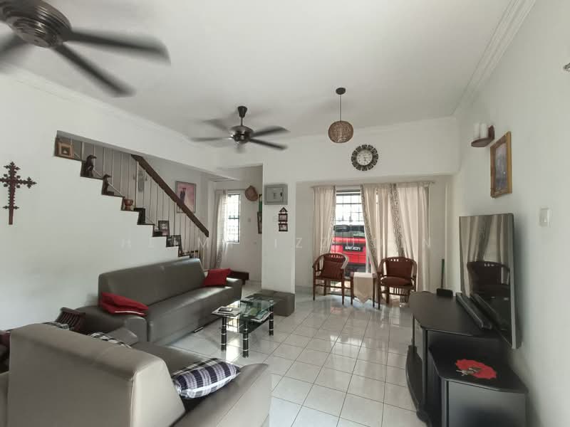 Puchong Utama (Seksyen 10) untuk Untuk Dijual - RM 850,000, Mac 2026 - Living Room - PropertyGuru.com.my