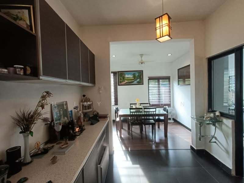 Puchong Utama (Seksyen 10) untuk Untuk Dijual - RM 850,000, Mac 2026 - Kitchen - PropertyGuru.com.my