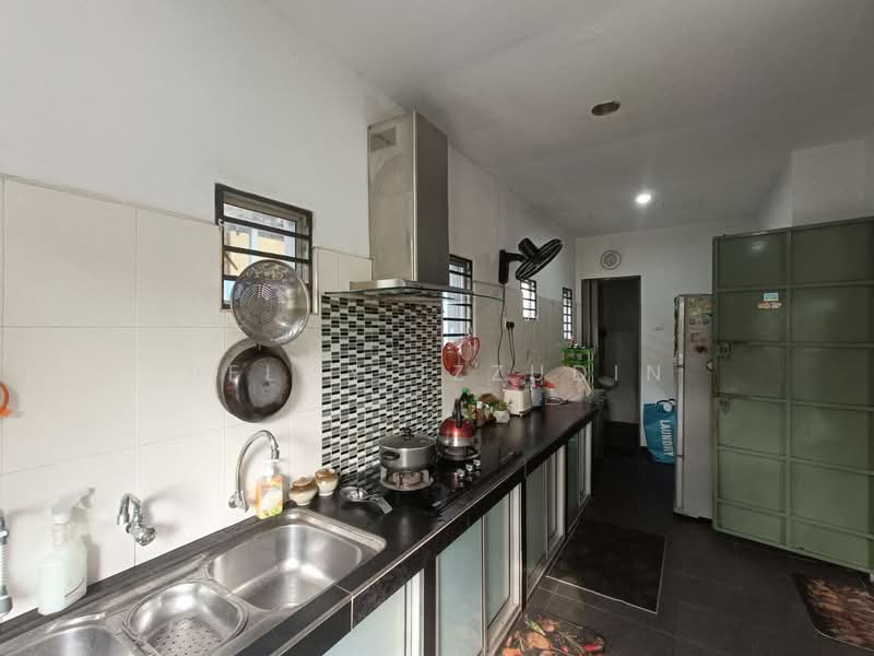 Puchong Utama (Seksyen 10) untuk Untuk Dijual - RM 850,000, Mac 2026 - Kitchen - PropertyGuru.com.my