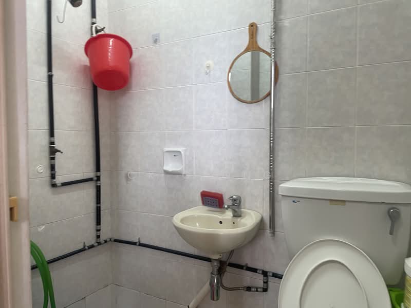 Condominium for Sale at Putra Indah Condominium - CK Chong - Bathroom - PropertyGuru.com.my