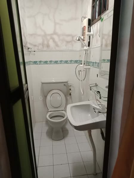 1-storey Terraced House for Sale in Taman Johor Jaya (Johor Bahru) - Tommy Tai - Bathroom - PropertyGuru.com.my