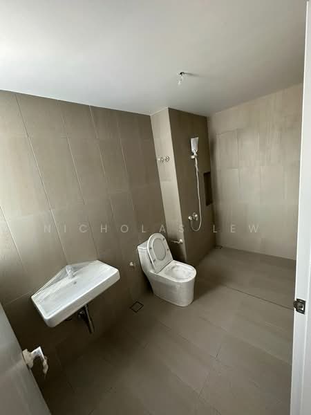 3-storey Terraced House for Sale in Taman Bukit Serdang (Seri Kembangan) - Nicholas Lew - Bathroom - PropertyGuru.com.my