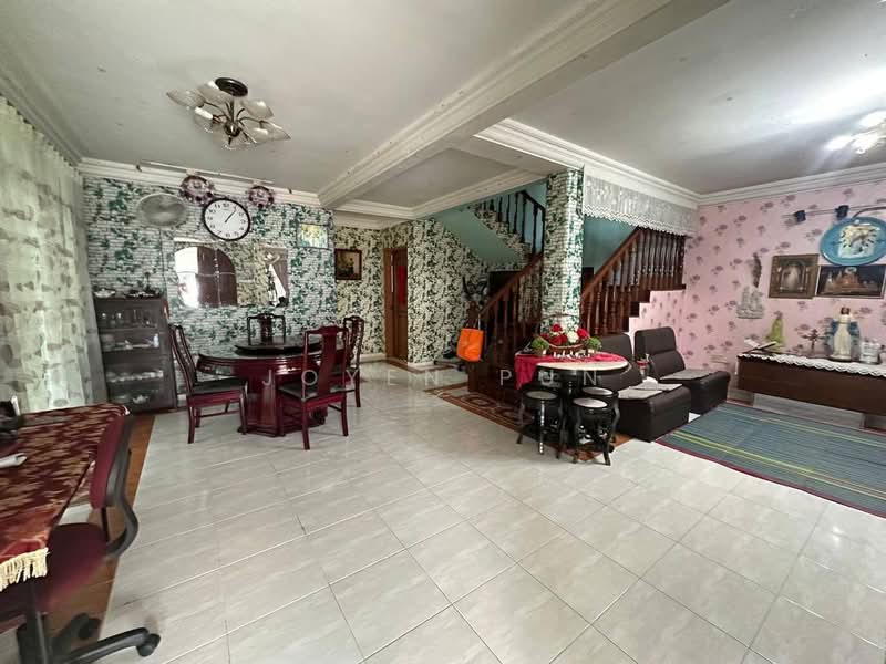 Taman Bukit Kempas untuk Untuk Dijual - RM 888,000, Mac 2026 - Living Room - PropertyGuru.com.my