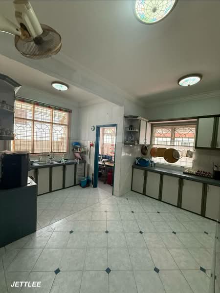 RM1.28m! 32x75ft! 4R4B! Limited Endlot With land Good Condition USJ 16 Subang 2 Sty House for Sales untuk Untuk Dijual - RM 1,280,008, Mac 2026 - Kitchen - PropertyGuru.com.my