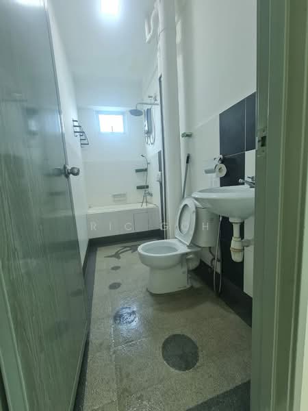 Apartment for Sale at Palma Laguna - Ric Goh - Bathroom - PropertyGuru.com.my