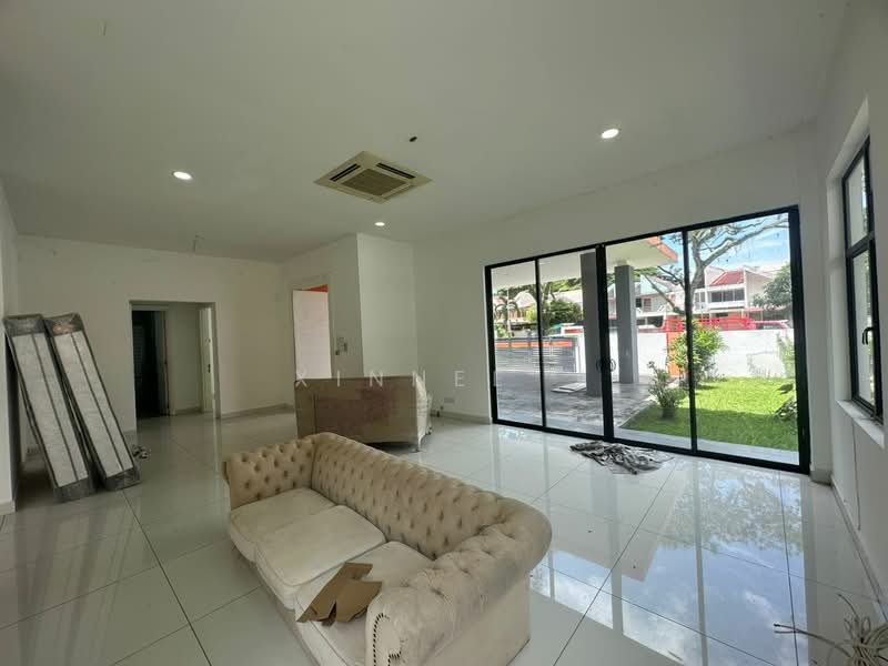 Triple Storey Bungalow York Residence untuk Untuk Dijual - RM 5,000,000, Mac 2026 - Living Room - PropertyGuru.com.my