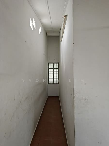 1-storey Terraced House for Sale in Taman Molek (Johor Bahru) - Yvonne Lim - Corridor - PropertyGuru.com.my