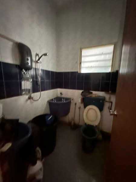 Rumah Berkembar untuk Dijual di Island Glades (Jelutong) - Xinnee . - Bathroom - PropertyGuru.com.my