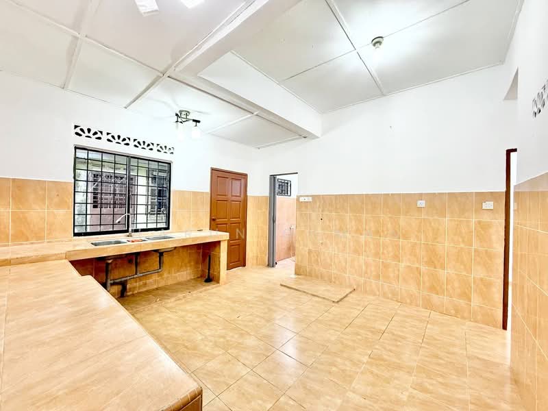 1-storey Terraced House for Sale in Taman Sri Nanding (Hulu Langat) - Harun Osman - Kitchen - PropertyGuru.com.my