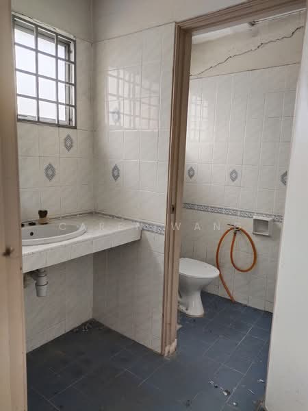 Terrace Factory for Sale in Seksyen U5 (Shah Alam) - Caren Wang - Bathroom - PropertyGuru.com.my
