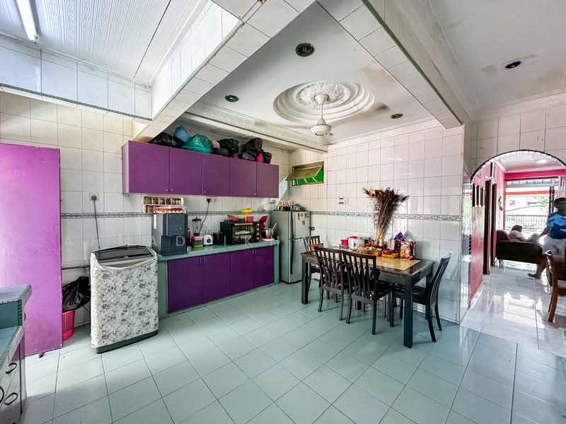 Taman Mawar Bandar Kinrara untuk Untuk Dijual - RM 449,000, Mac 2026 - Kitchen - PropertyGuru.com.my