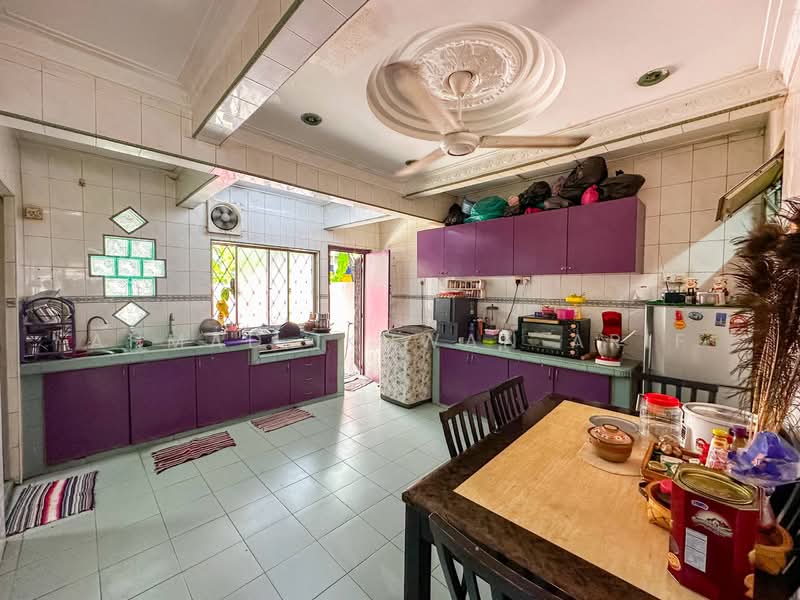 Taman Mawar Bandar Kinrara untuk Untuk Dijual - RM 449,000, Mac 2026 - Kitchen - PropertyGuru.com.my