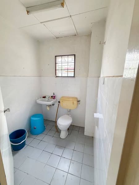 Taman Pinggiran Senawang untuk Untuk Dijual - RM 330,000, Mac 2026 - Bathroom - PropertyGuru.com.my