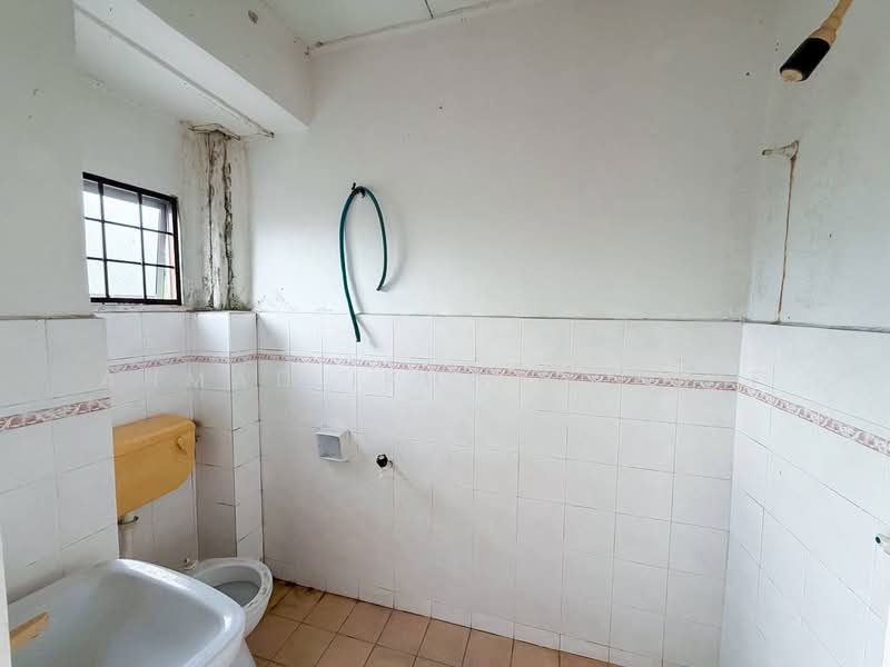 Taman Pinggiran Senawang untuk Untuk Dijual - RM 330,000, Mac 2026 - Bathroom - PropertyGuru.com.my