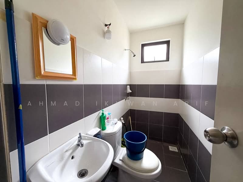 Townhouse for Sale in Ampang (Selangor) - Ahmad Ikhwan Arif - Bathroom - PropertyGuru.com.my