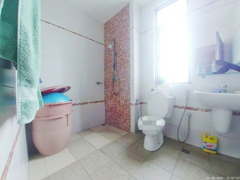 Semi-Detached House for Sale in Mont Kiara (Kuala Lumpur) - Fyza Ghazali - Bathroom - PropertyGuru.com.my