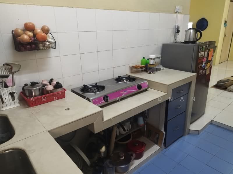 Apartment for Rent at Pangsapuri Sri Baiduri - Amru Alhaz Adnan - Kitchen - PropertyGuru.com.my