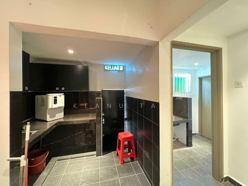 Shop for Rent in SS2 (Petaling Jaya) - Keanu Tan - Kitchen - PropertyGuru.com.my