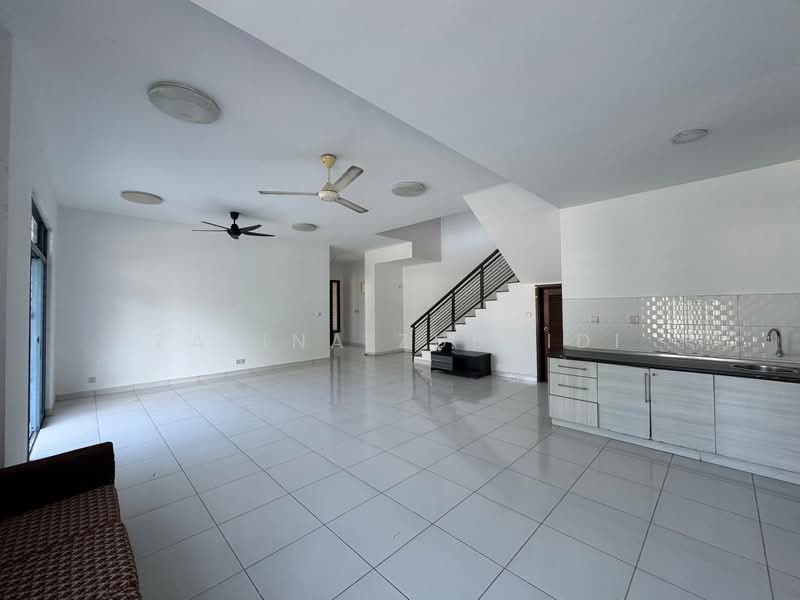 2-storey Terraced House for Sale in Denai Alam (Shah Alam) - Zalina Zubaidi - Living Room - PropertyGuru.com.my
