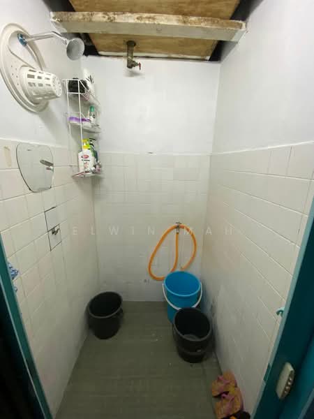 Taman Jati, Batu 17, Rawang untuk Untuk Dijual - RM 330,000, Mac 2026 - Bathroom - PropertyGuru.com.my