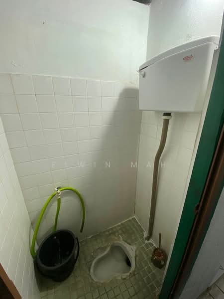 Taman Jati, Batu 17, Rawang untuk Untuk Dijual - RM 330,000, Mac 2026 - Bathroom - PropertyGuru.com.my