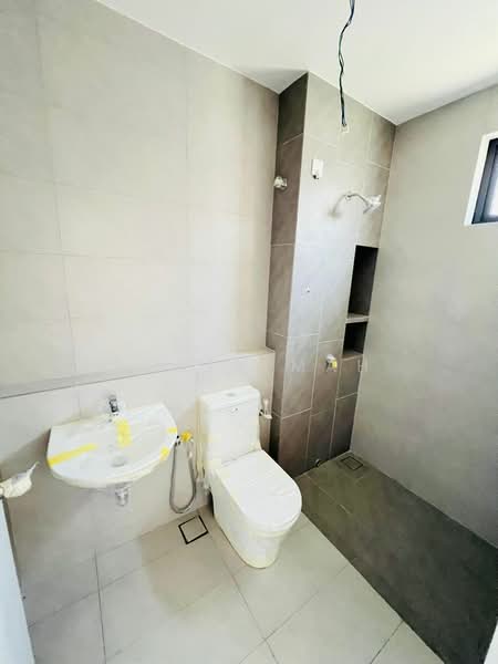 2-storey Terraced House for Sale in Bandar Gamuda Gardens (Rawang) - Elwin Mah - Bathroom - PropertyGuru.com.my