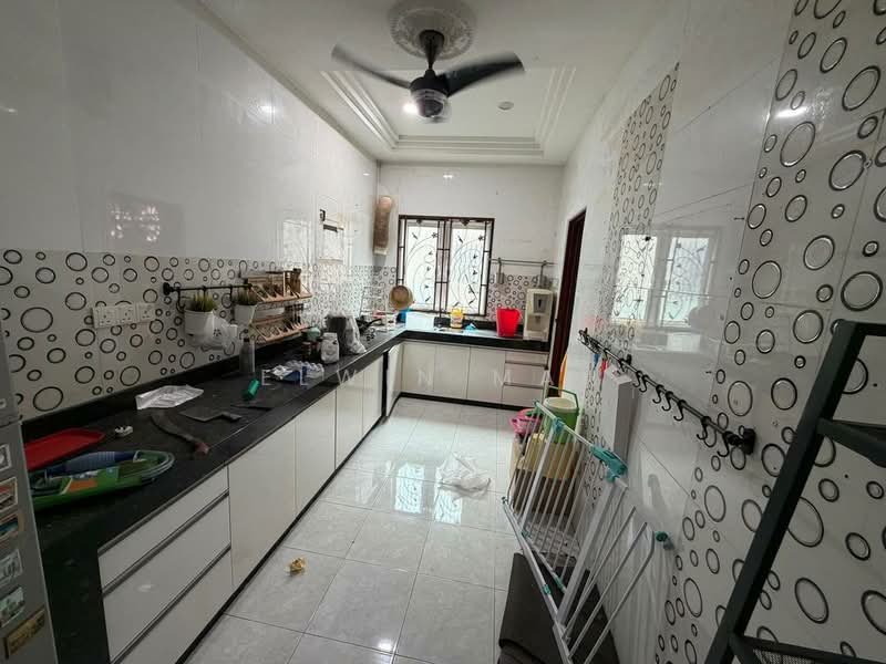 1.5-storey Terraced House for Sale in Kota Puteri Seksyen 5 (Batu Arang) - Elwin Mah - Kitchen - PropertyGuru.com.my