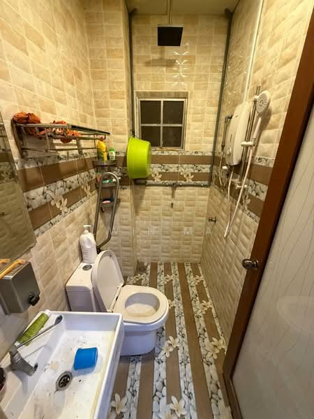 1.5-storey Terraced House for Sale in Kota Puteri Seksyen 5 (Batu Arang) - Elwin Mah - Bathroom - PropertyGuru.com.my