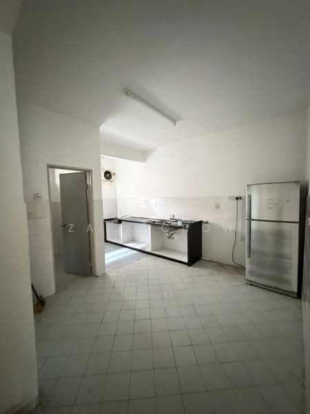 2-storey Terraced House for Sale in Permas Jaya (Johor) - Zack Chow - Kitchen - PropertyGuru.com.my