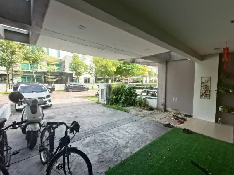 3-storey Terraced House for Sale in D'Island (Puchong) - HELMY IZZUDIN - Exterior - PropertyGuru.com.my
