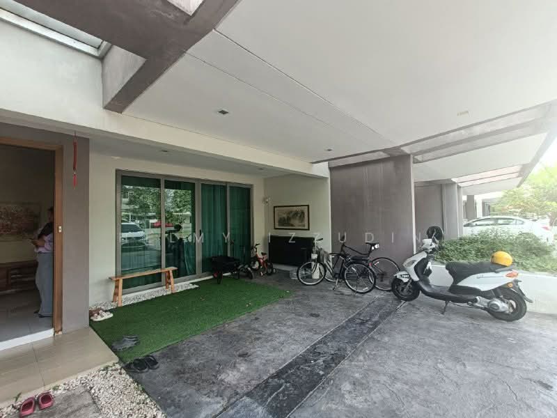 3-storey Terraced House for Sale in D'Island (Puchong) - HELMY IZZUDIN - Exterior - PropertyGuru.com.my