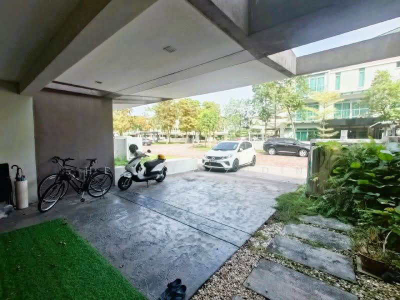 3-storey Terraced House for Sale in D'Island (Puchong) - HELMY IZZUDIN - Exterior - PropertyGuru.com.my